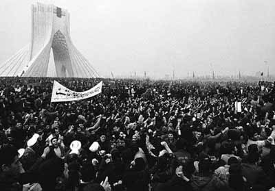 پیروزی انقلاب و آثار و پیامدهای آن