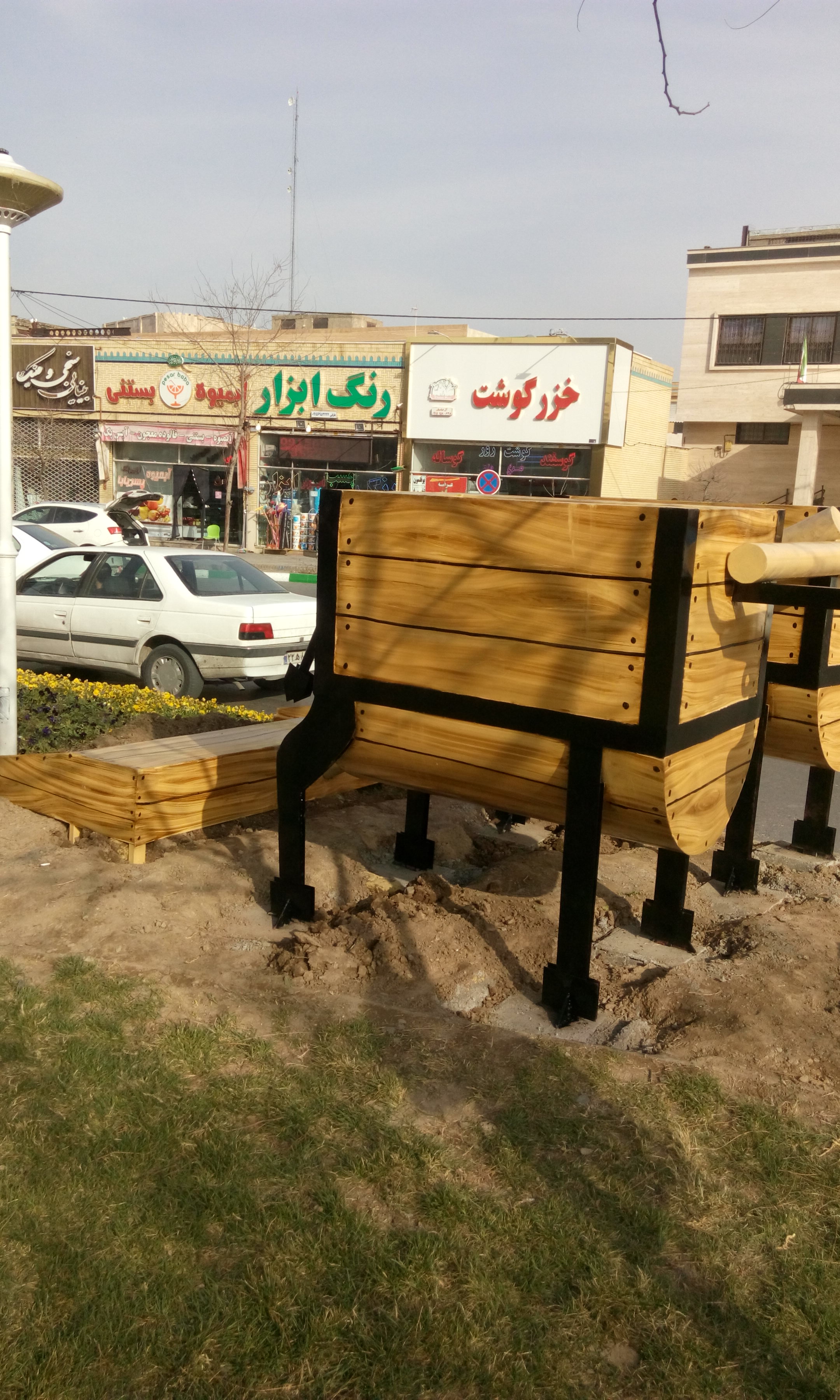 مجسمه انتزاعی گاو